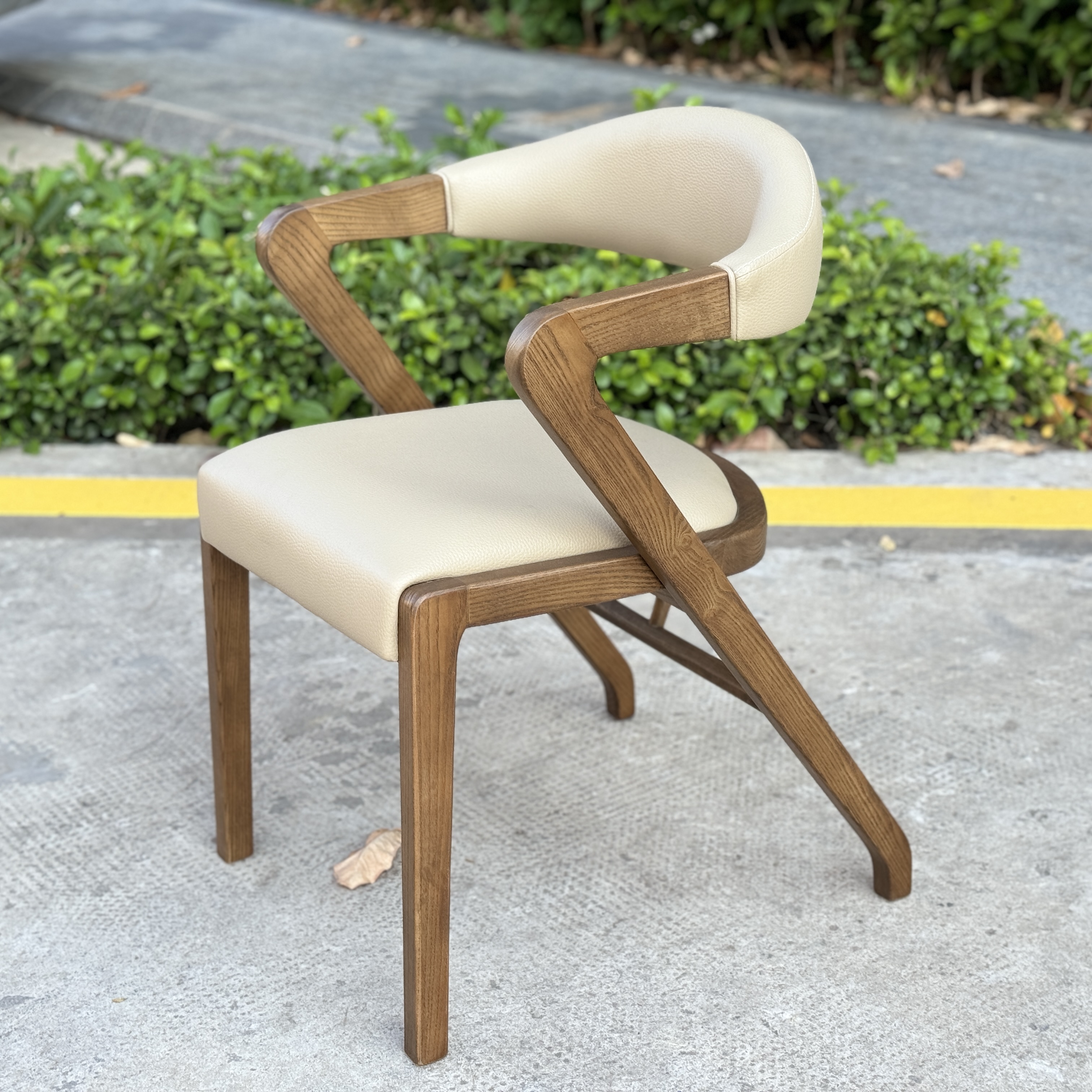 Ghế Uri Ivory-CURII