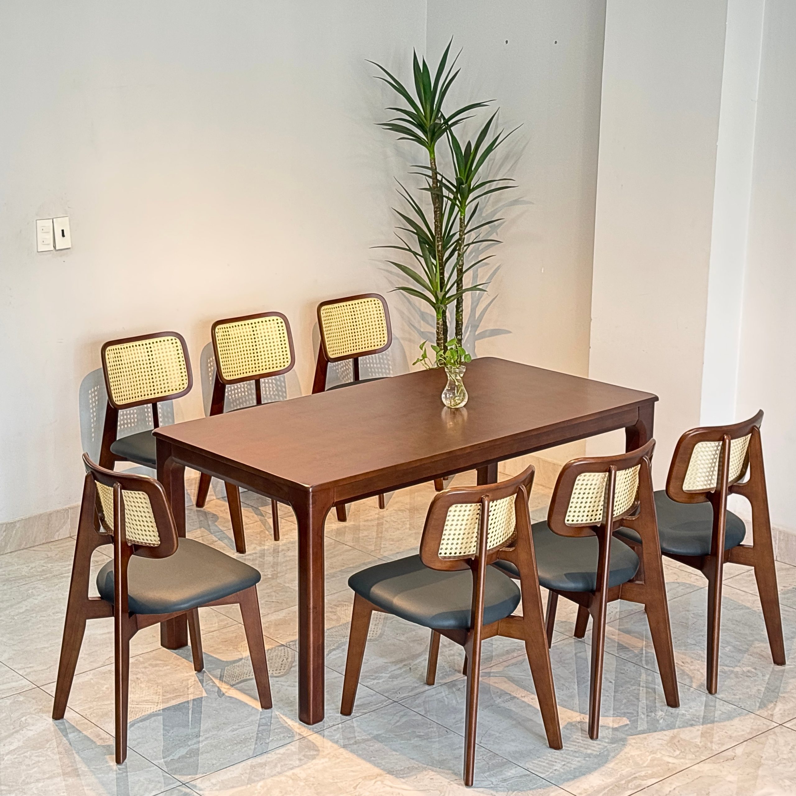 Bộ Bàn Ăn Gỗ TIRA 1M8 - GTR8G1M8 - Hình ảnh 3